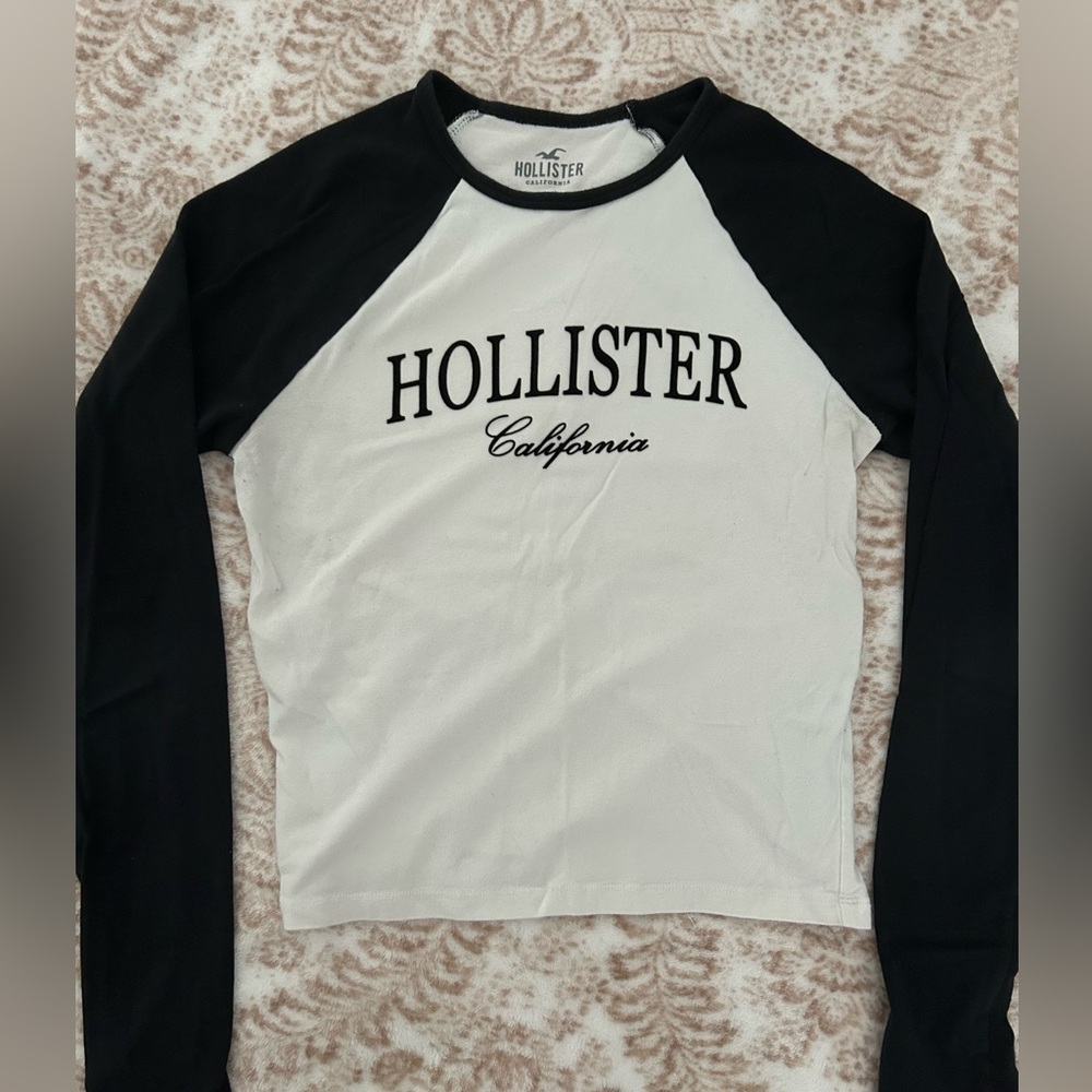 Black and white fitted long sleeve Hollister tee
